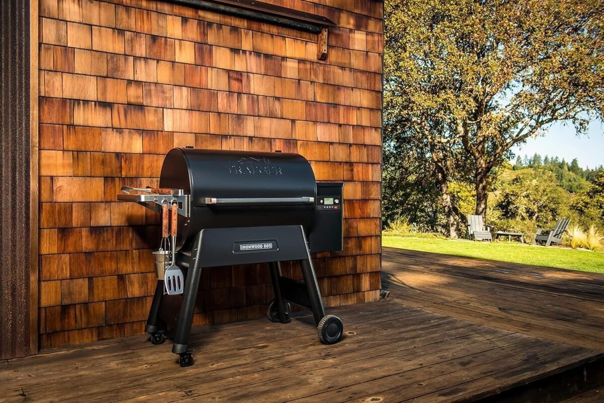 Traeger Grills Ironwood 885 Electric Wood Pellet Grill and Smoker, Black, 500 Degree Max Temperature