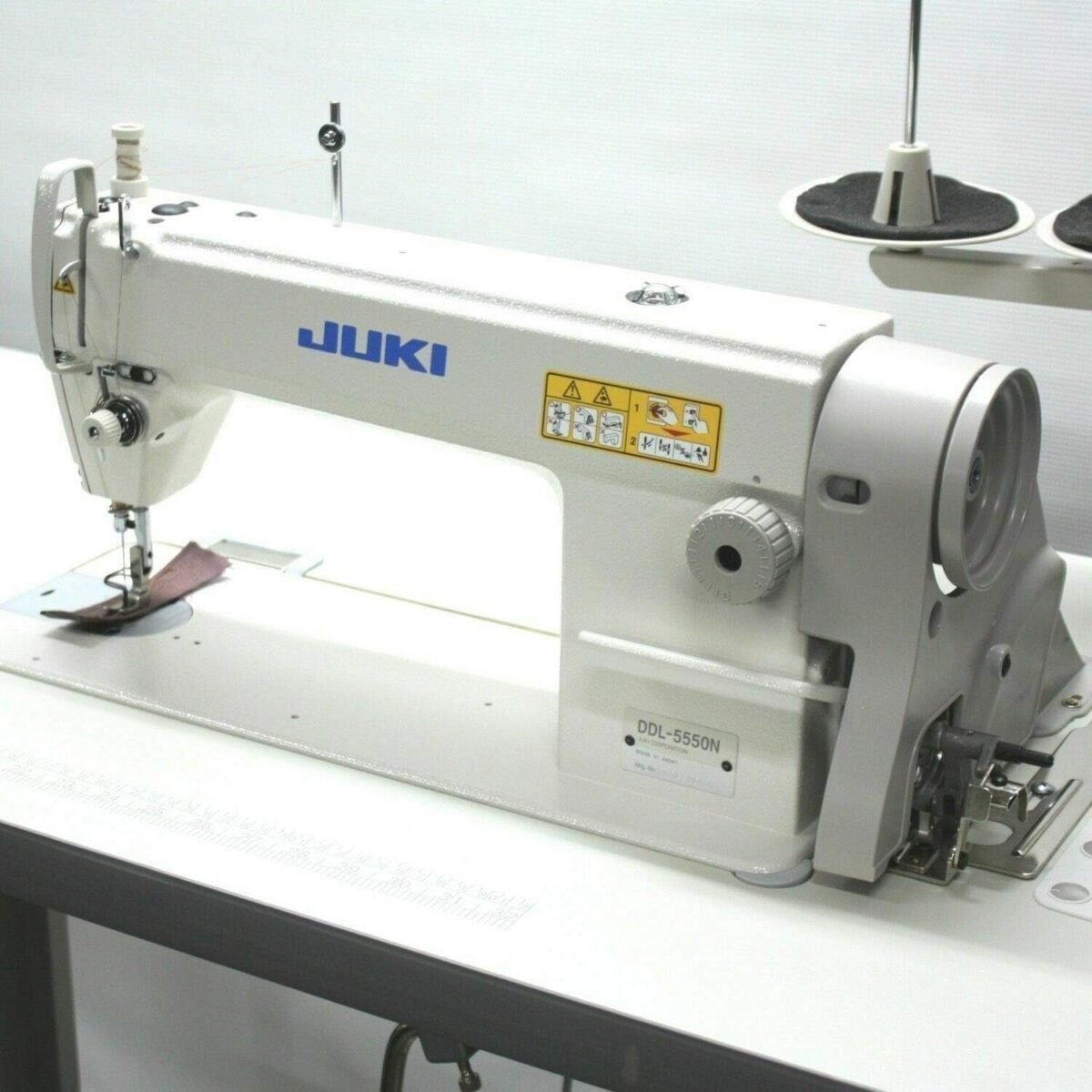 Juki DDL-5550 LockStitch Industrial Sewing Machine + chair, table,servo motor